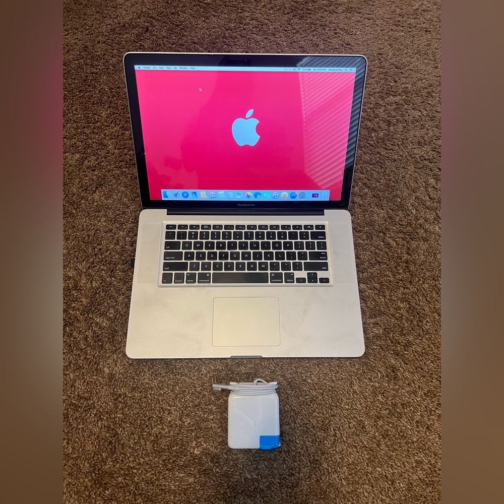 📚 15-inch Apple MacBook Pro laptop computer